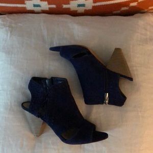 Vince Camuto Bootie in navy suede size 7
